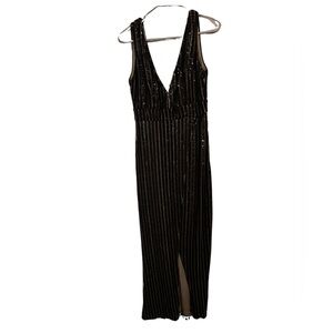 Lulu's Black Sleeveless Plunge Slit Gown